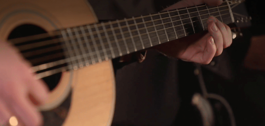 Bækgaard Duo, nærbillede af guitarspil