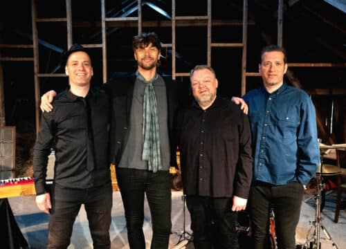 BackBeat, fire mand poserer i mørkt tøj