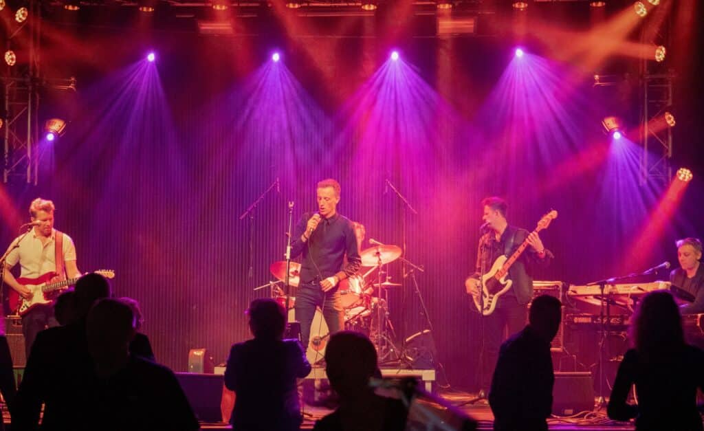 LuxDeLight på scenen, totalbillede