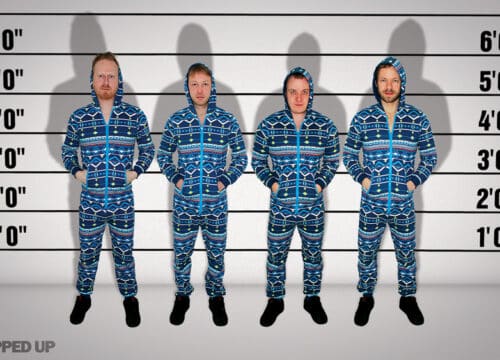Popped Up, fire mand foran en højde-måler som politifoto