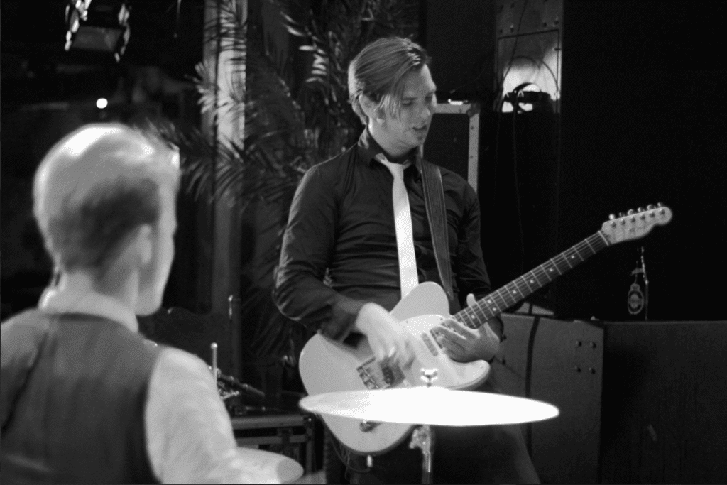 HitParade, guitarist spiller, sort-hvid
