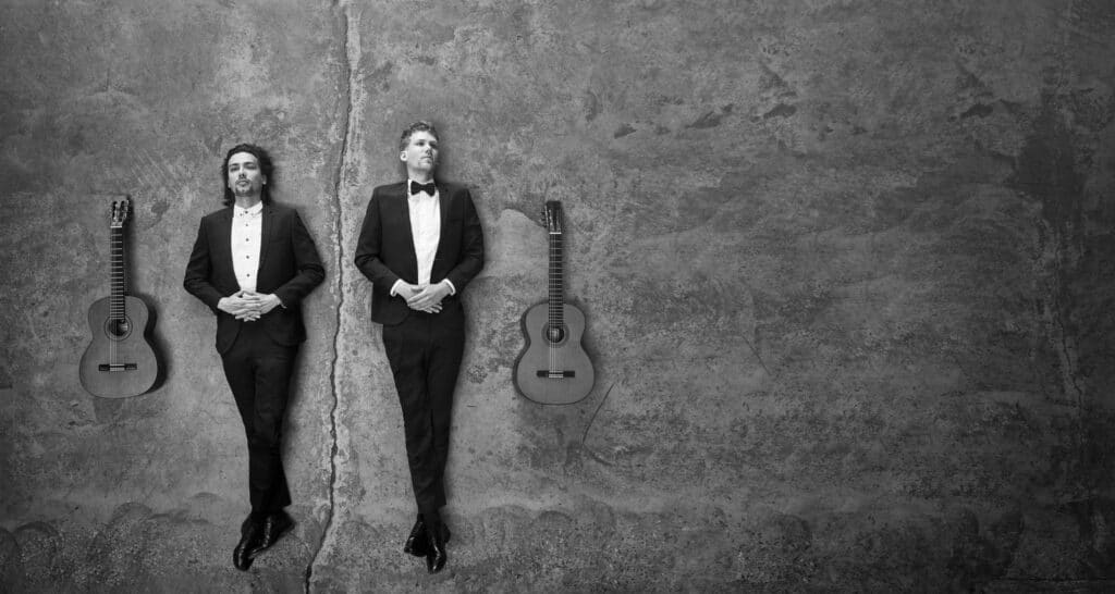 Aros Guitar Duo med guitarer, sort-hvid