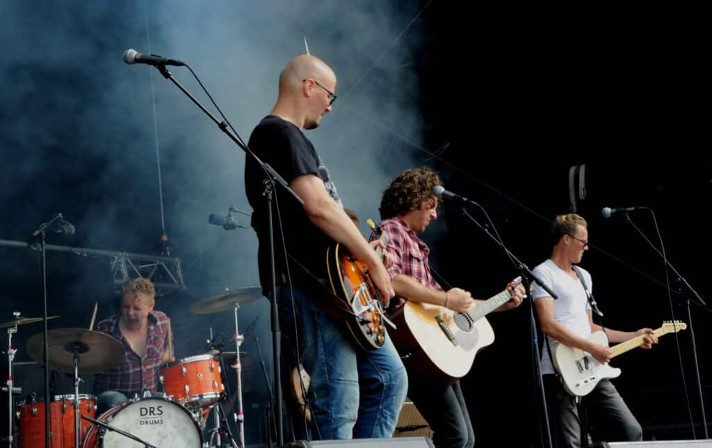 Creedence Tribute spiller live på scenen