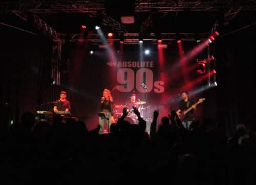 Absolute 90s på scenen i rødt lys