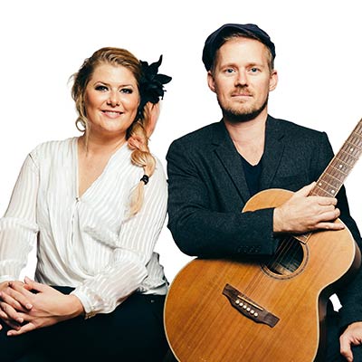 Duologi, mand og kvinde, den ene med guitar