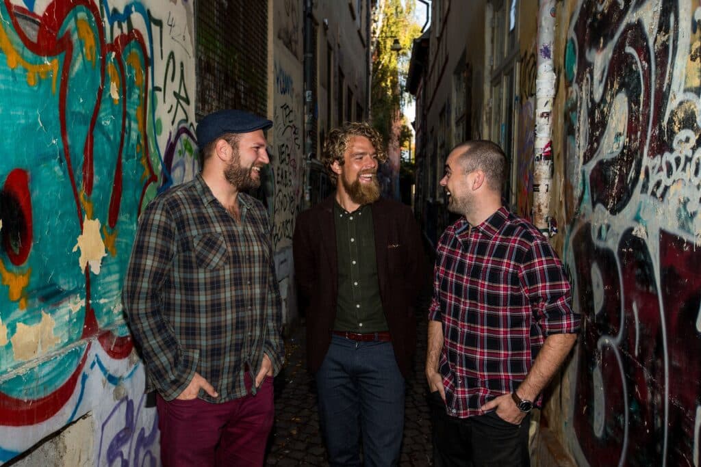 Kaptajn Cover, gruppe i farverig stil