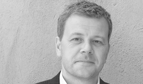 Claus Søndergaard i sort-hvidt portræt